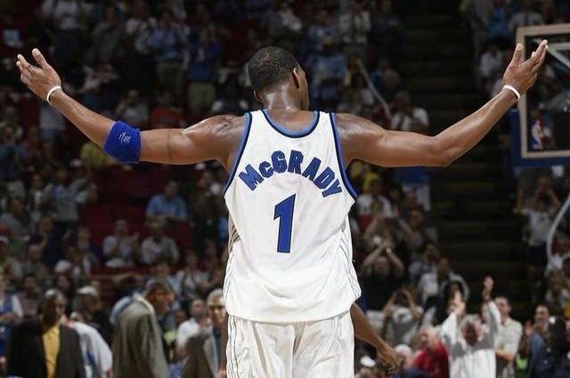 德天空：小腿肌肉受伤的伯卡特至少会缺席12月的比赛（德天空：伯卡特小腿肌肉受伤，至少无缘整个12月的比赛）