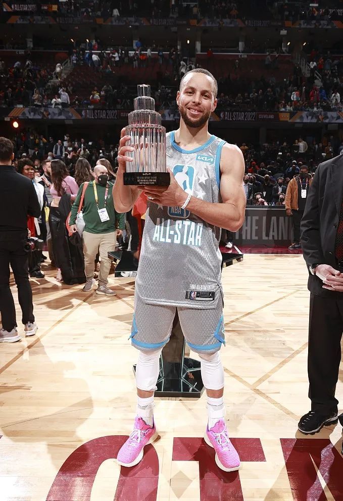 回应嘲讽，巴列卡诺主席：C罗梅西都没有抱怨过我们的更衣室（巴列卡诺主席回击：C罗、梅西从未抱怨我们更衣室）