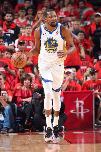 米体：罗马正式就齐尔克泽谈判，曼联要3500万欧强制买断条款（米体：罗马就齐尔克泽开启正式磋商，曼联索要3500万欧强制买断条款）