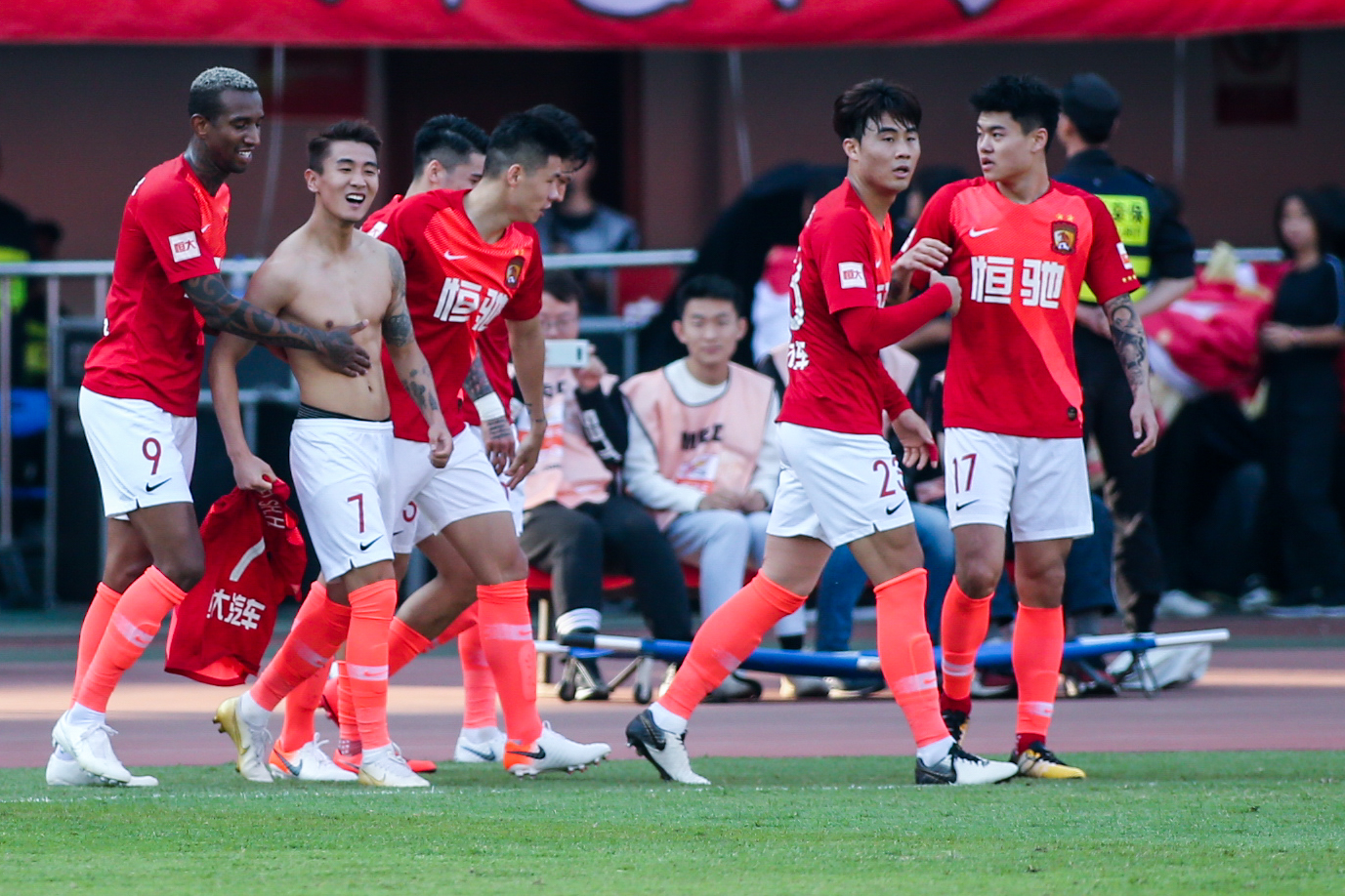 投篮靠谱！浙江新外援兰道夫14中8贡献28分，三分5中4