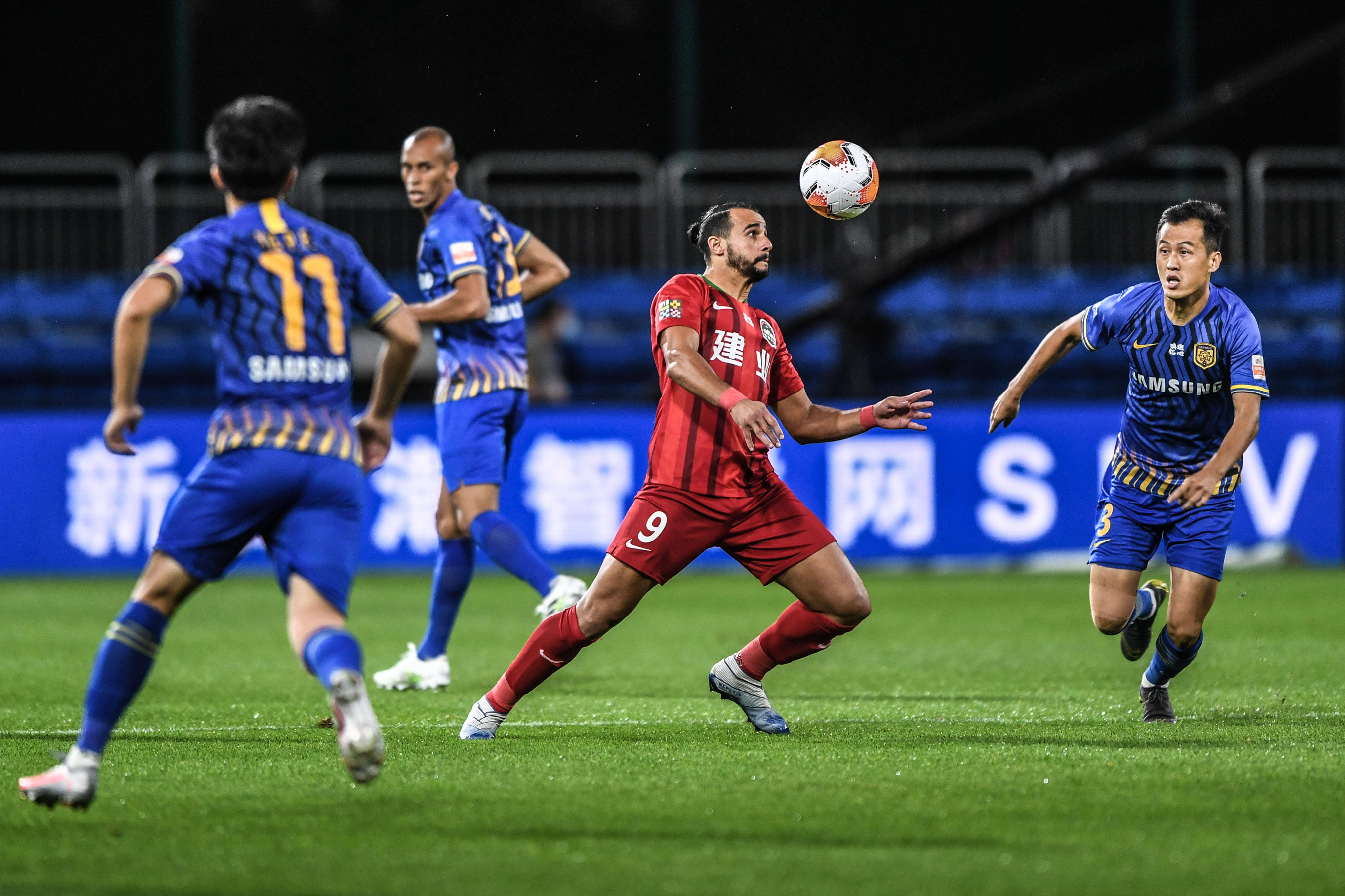 也门继续内战，可容纳5万人的赛文奥林匹克体育场易主（也门战事延续，5万席位的赛文奥林匹克体育场易手）