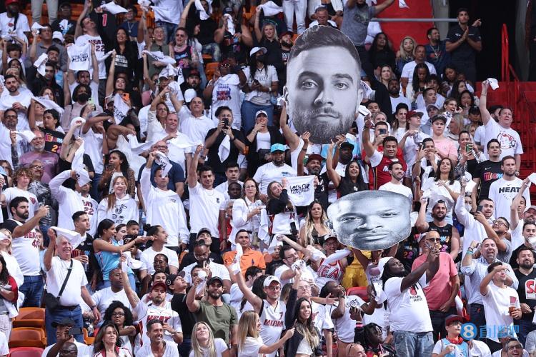 斯基拉：加西亚与巴萨的续约谈判已进入最后阶段，将续约3年（斯基拉：巴萨与加西亚续约谈判进入收官阶段，预计签下3年新约）