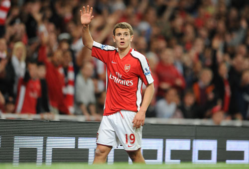 老鹰首节轰41分，杰伦·约翰逊单节6助攻追平生涯纪录（老鹰开局火力全开首节砍下41分，杰伦·约翰逊单节6助攻追平生涯纪录）