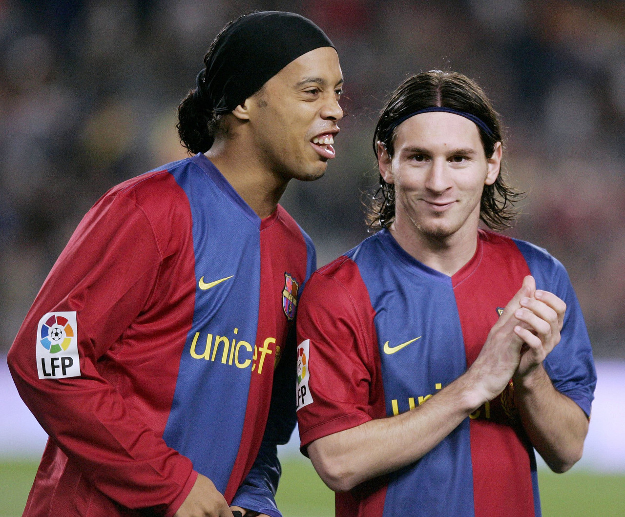 拉波尔塔的圣诞轻松时刻：巴萨主席的亲民魅力与未来布局（圣诞里的拉波尔塔：巴萨掌门的亲和力与未来蓝图）