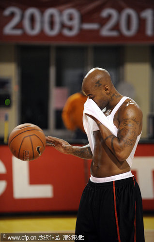 邮报：至少12家俱乐部想租梅努，但球员仍优先考虑那不勒斯（邮报：超12队有意租借梅努，球员首选仍是那不勒斯）